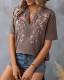 Laura - Elegante Bluse mit Blumenstickerei V Ausschnitt und kurzen Ärmeln