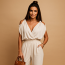 Sofia – Off-Schulter-Jumpsuit mit Rüschenträgern und schmal zulaufendem Bein