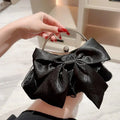 Louisa – Leichte Handtasche mit elegantem Schleifen Entwerfen und Ketten Schultergurt