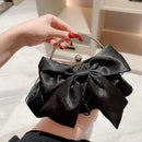 Louisa – Leichte Handtasche mit elegantem Schleifen Entwerfen und Ketten Schultergurt