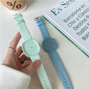 Anneliese – Modische Uhr mit quadratischem Zifferblatt und verstellbarem Armband
