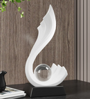BaseGlow – Klare Kugelskulptur mit künstlerischer Basis für moderne Präsentation