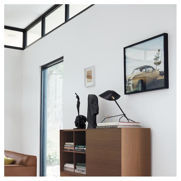 Verstellbare Tischlampe mit Flexibilität und Stil