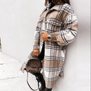 Sarah - Langärmelige karierte Wolljacke mit Knöpfen und Taschen