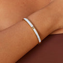 Fiona – Modisches schmales Armband mit elegantem Inlay Akzent Entwerfen