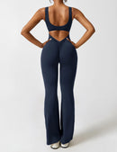 Sophia - Modischer ärmelloser ausgestellter Jumpsuit mit schmaler Passform und breiten Trägern